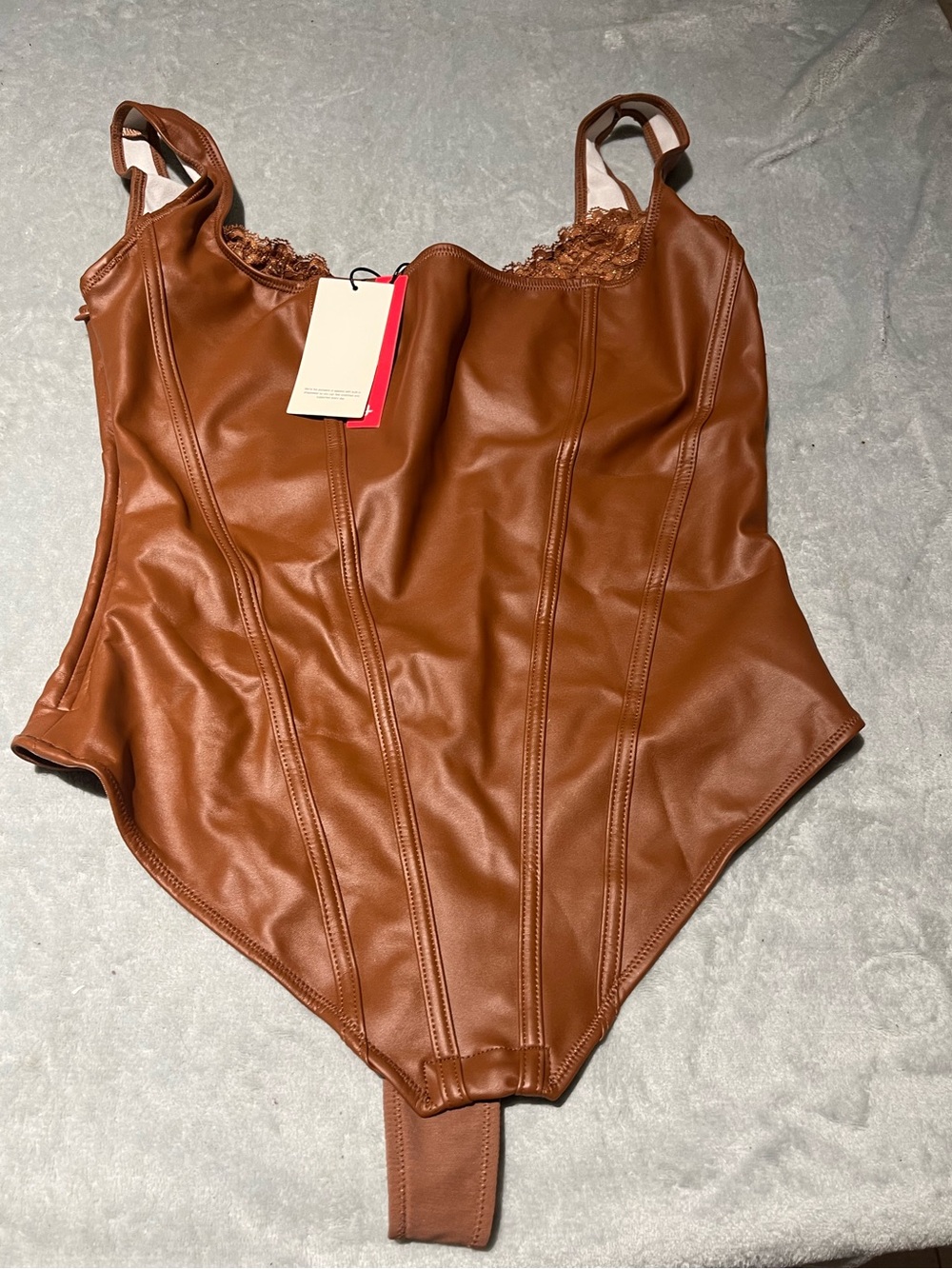 Women’s Popilush lace Faux-Leather Bodysuit in Caramel Brown - Picture 3 of 4